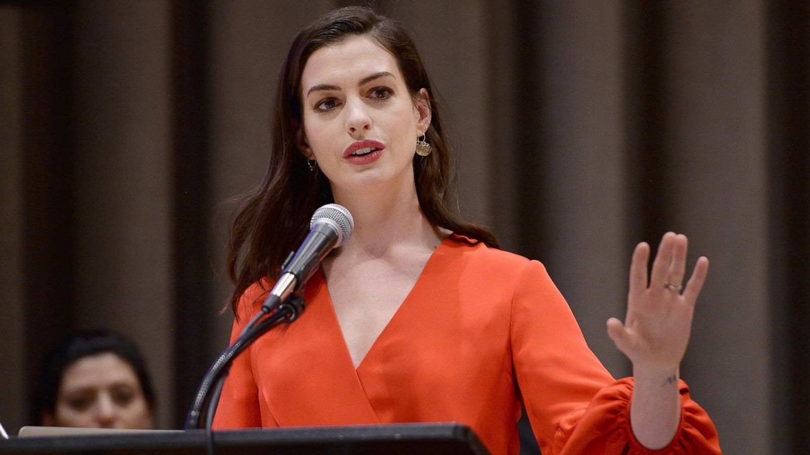 聽英文演講學英文:安海瑟薇(AnneHathaway)在聯合國演講🔥